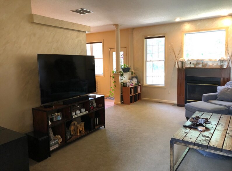 Building Photo - 18 Cobblestone Ct