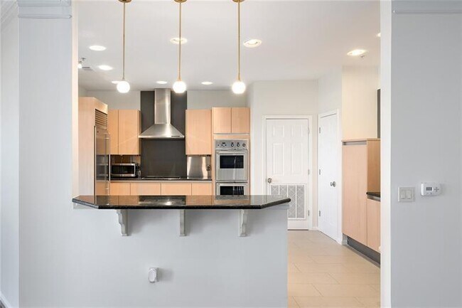 Building Photo - 3334 Peachtree Rd NE