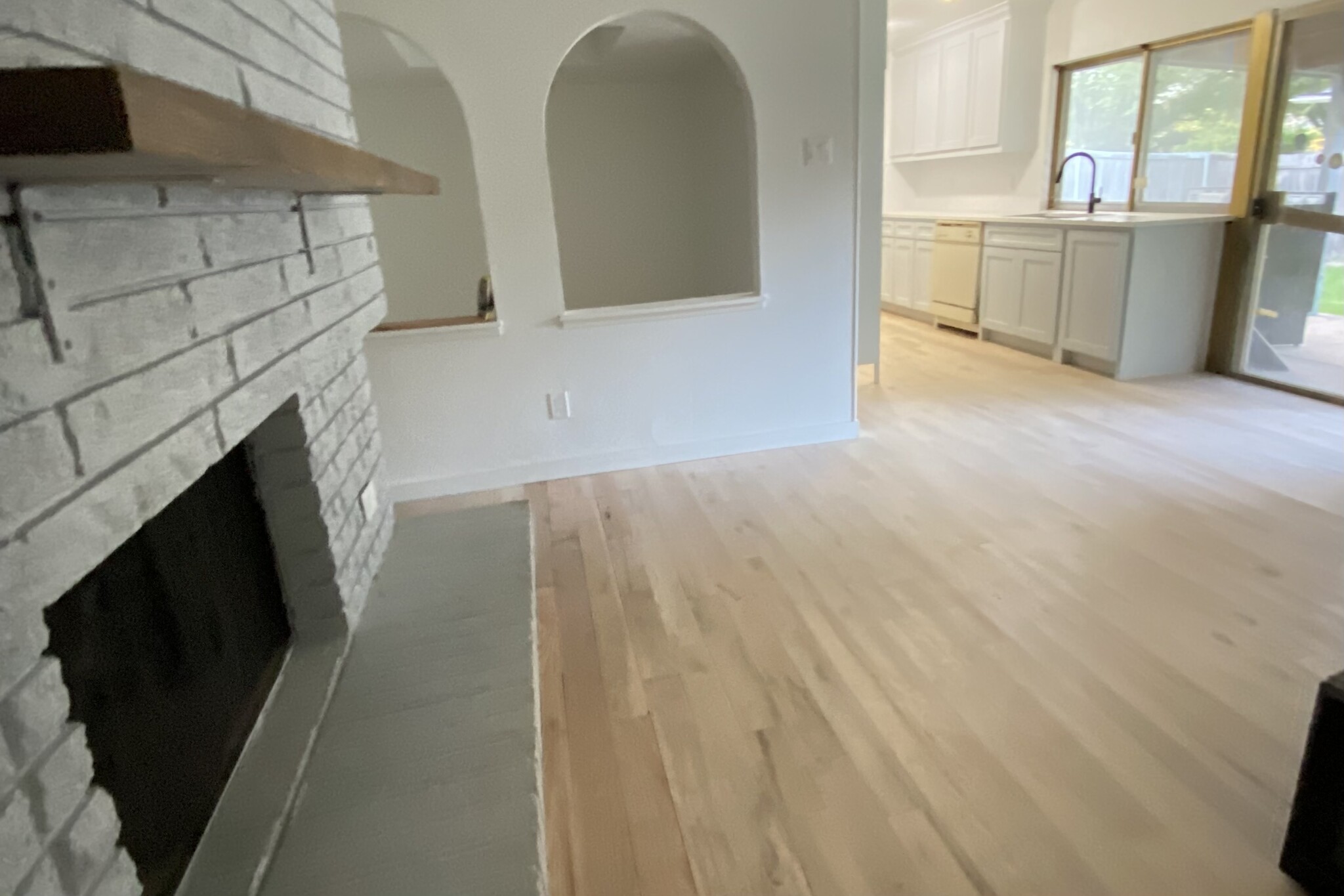 Building Photo - 805 Pinehill Ln