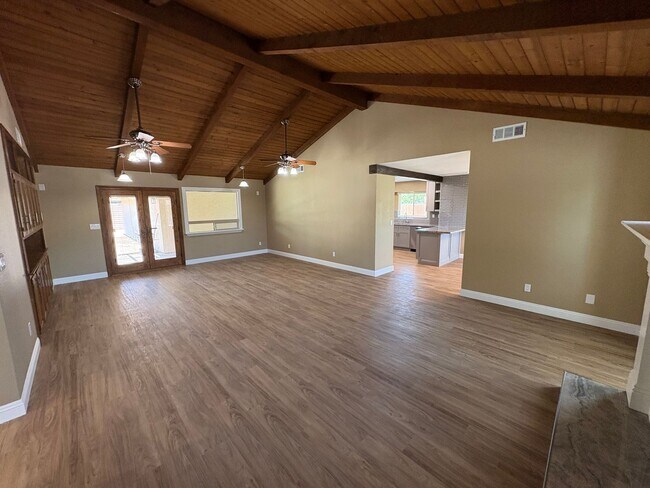 Building Photo - 2322 E Vassar Dr