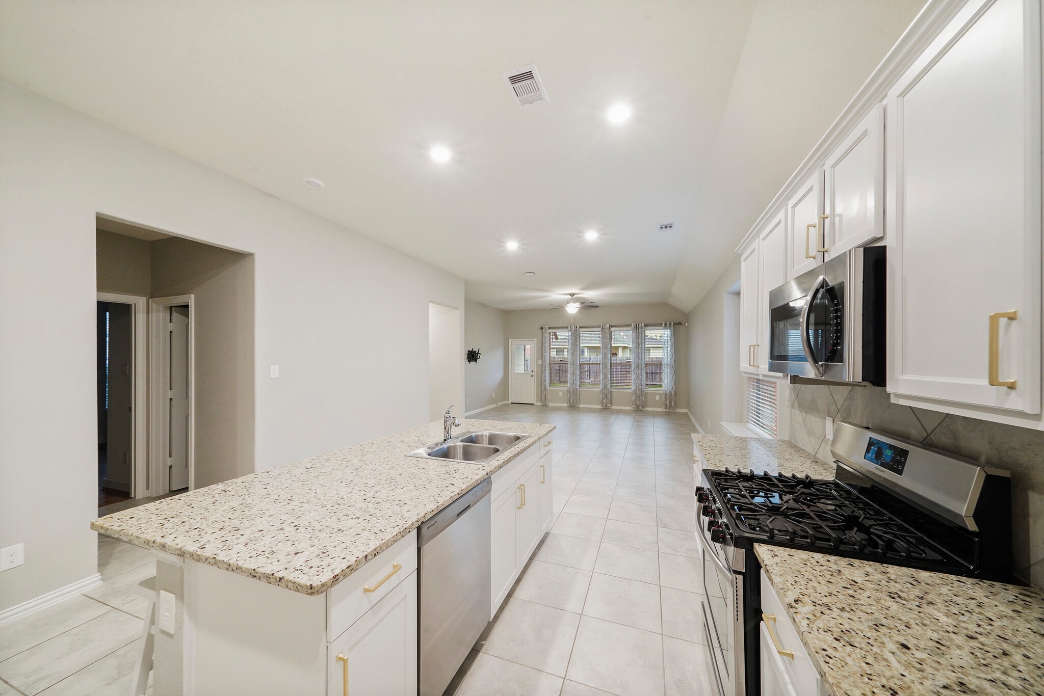 Building Photo - 27910 Augusta View Dr