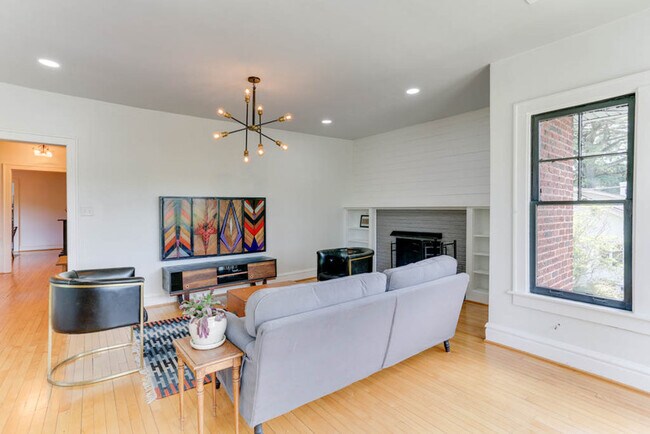 Building Photo - 1700 Claremont Ave