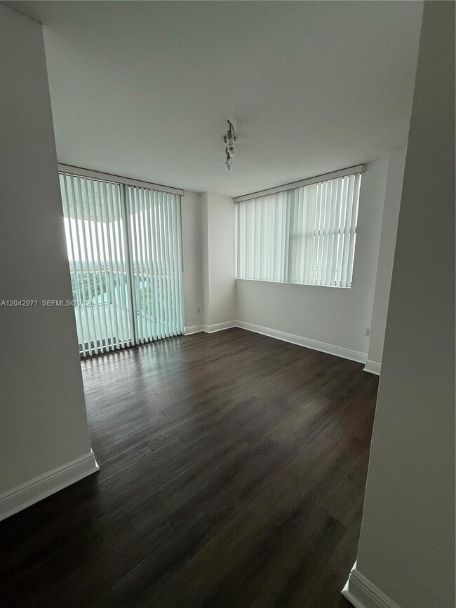 Building Photo - 2681 N Flamingo Rd
