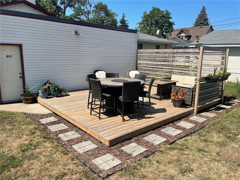 Building Photo - 901 Summer St NE