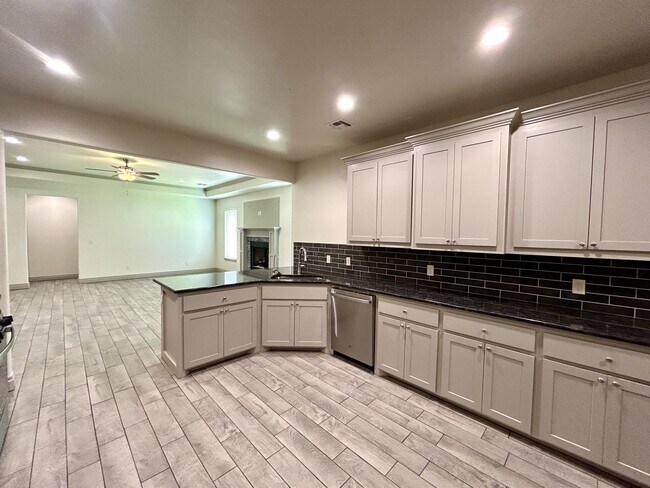Building Photo - 13132 NE Jaguar Ln