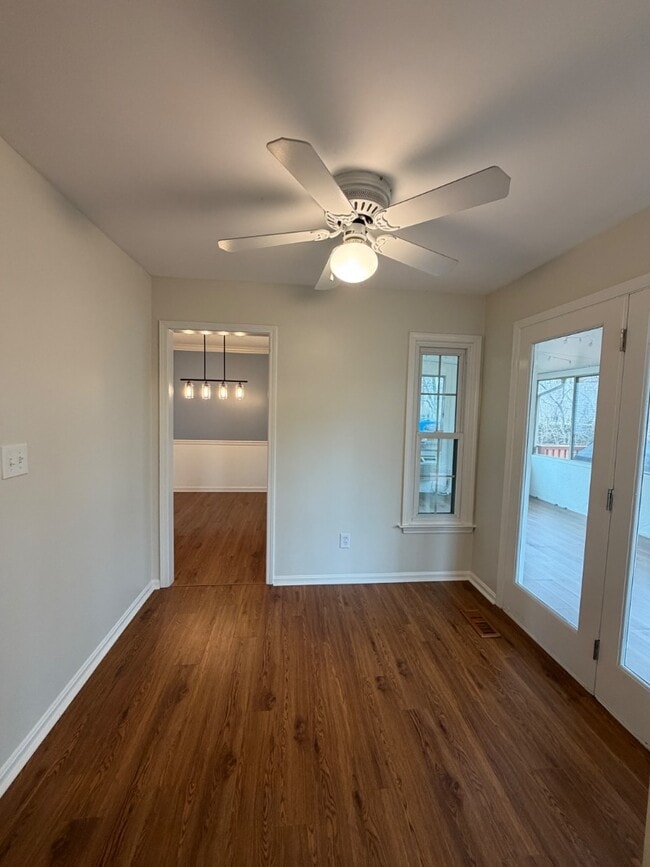 Building Photo - 525 Vineleaf Dr