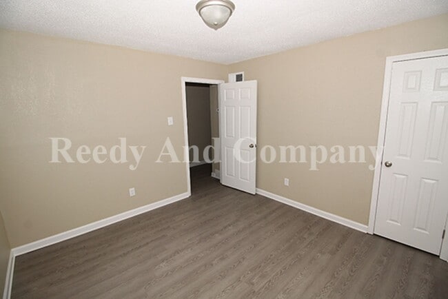 Building Photo - 91 Eastview Dr