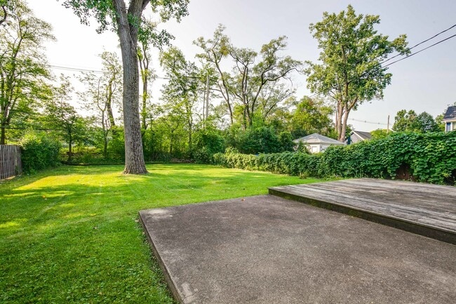 Building Photo - 370 Madison Ave