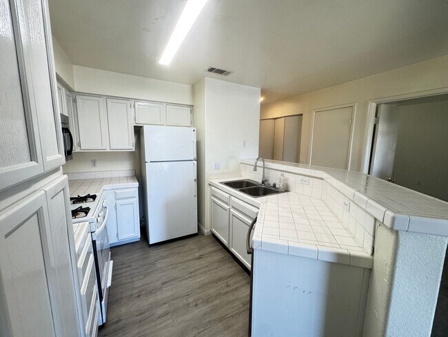 Building Photo - 5415 W Harmon Ave