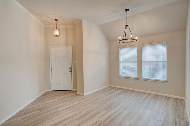 Building Photo - Cozy 3-Bedroom, 2-Bathroom Single Family H...