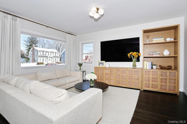 Building Photo - 42 E Main St