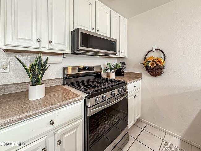 Building Photo - 560 Chapala Dr