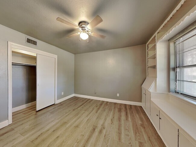 Building Photo - 836 Misty Glen Ln