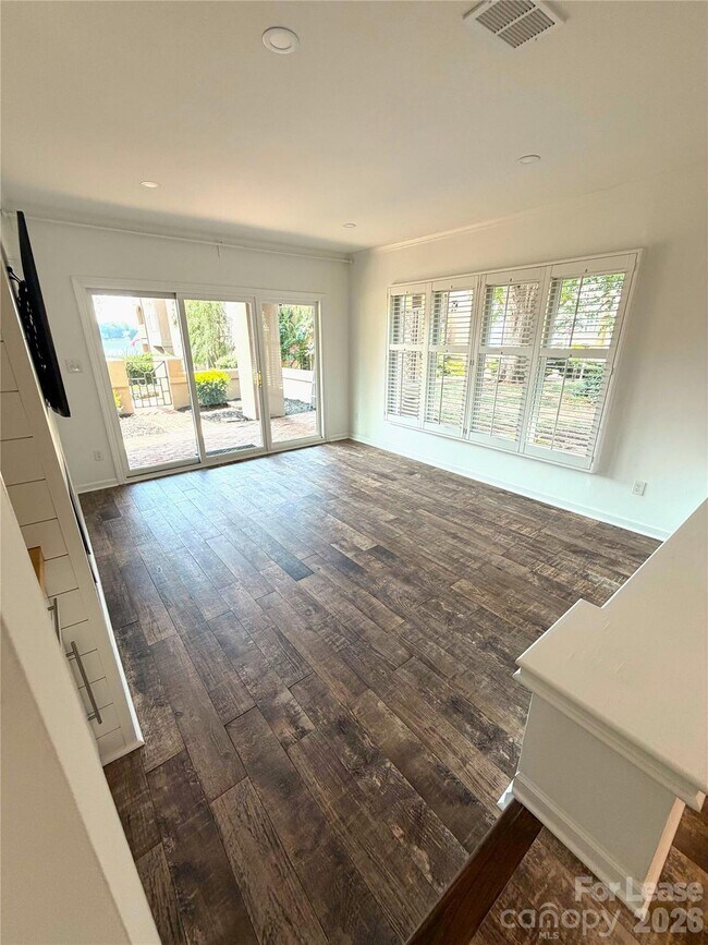 Building Photo - 646 Portside Dr