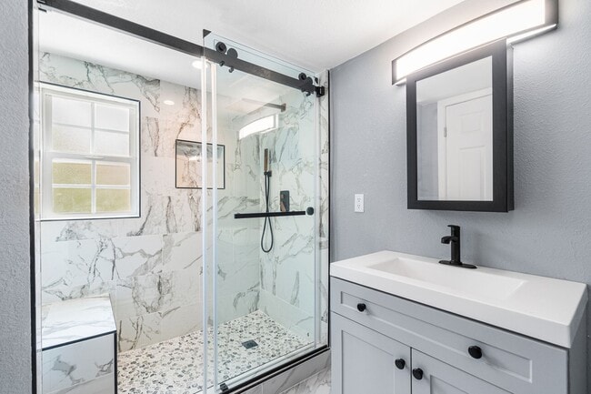 Building Photo - RECENTLY REMODELED, BRIGHT & AIRY 3BR2BA HOUSE ON SPACIOUS CORNER LOT W/ LARGE WRAP AROUND YARD &...