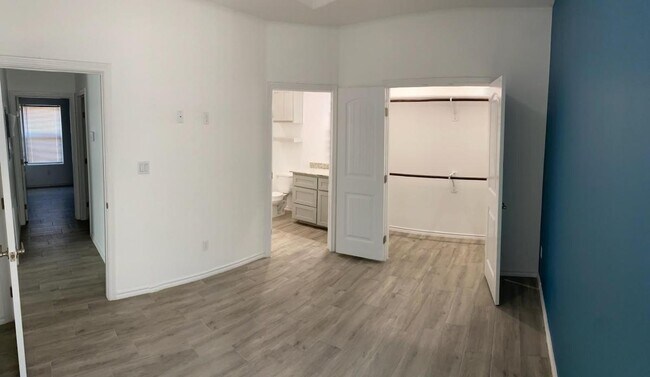 Building Photo - 3637 Moreland Dr