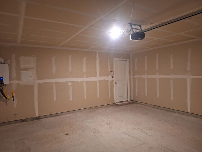 Building Photo - 15009 Bushwacker Wy