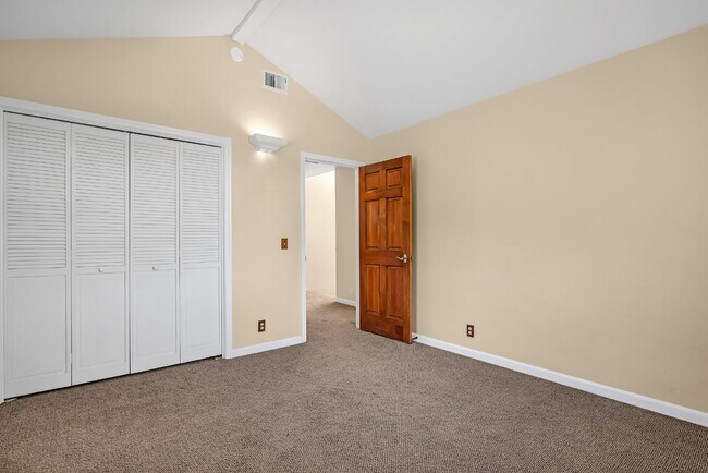 Building Photo - 2335 Benton Pl