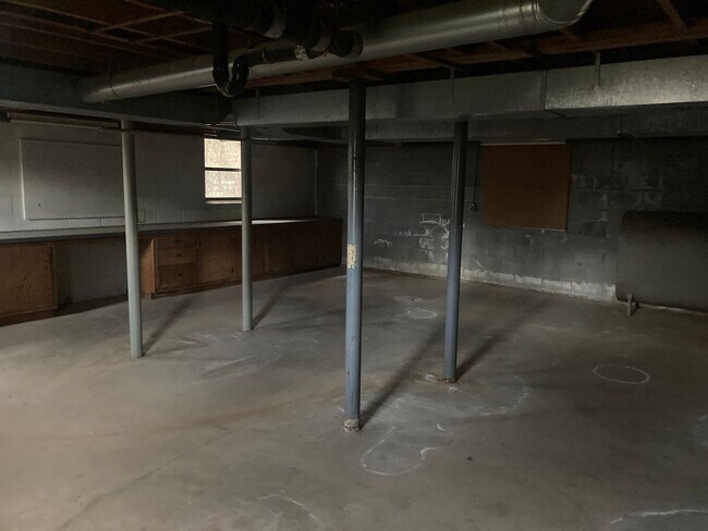 Building Photo - 669 McGregor Rd