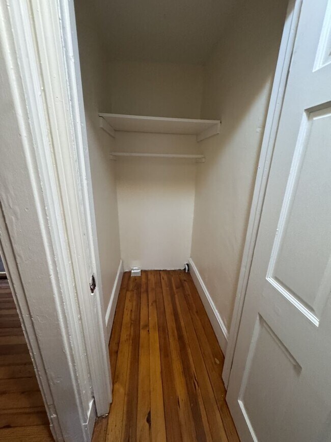 Building Photo - 1bed apartment in Watertown available in 9/1