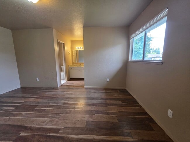 Building Photo - 3 bedroom single story in Turlock!