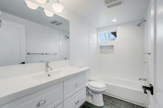 Building Photo - 2320 1/2 Alta Street