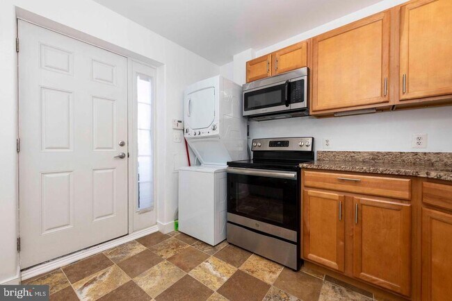 Building Photo - 514 Hobart Pl NW