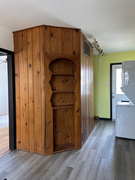 Building Photo - 60 Leonore St