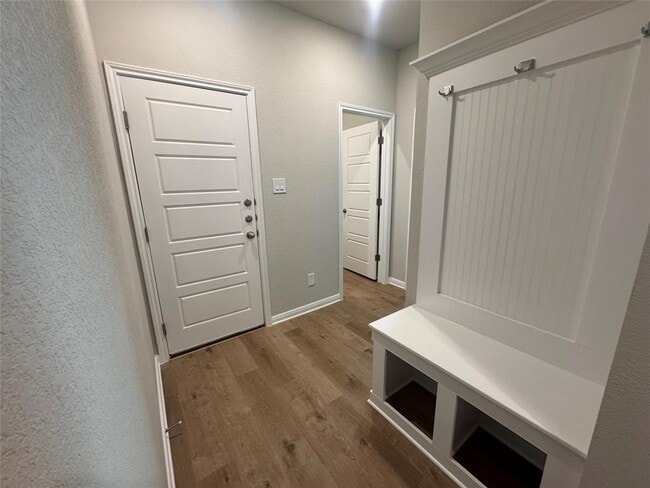 Building Photo - 423 Cross Barn Blvd