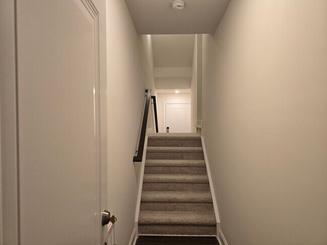 Building Photo - Brand Spankin' New Condo on White St!