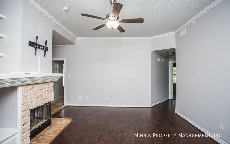 Building Photo - 6125 8th Dr