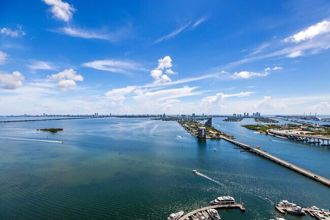 Building Photo - 1717 N Bayshore Dr