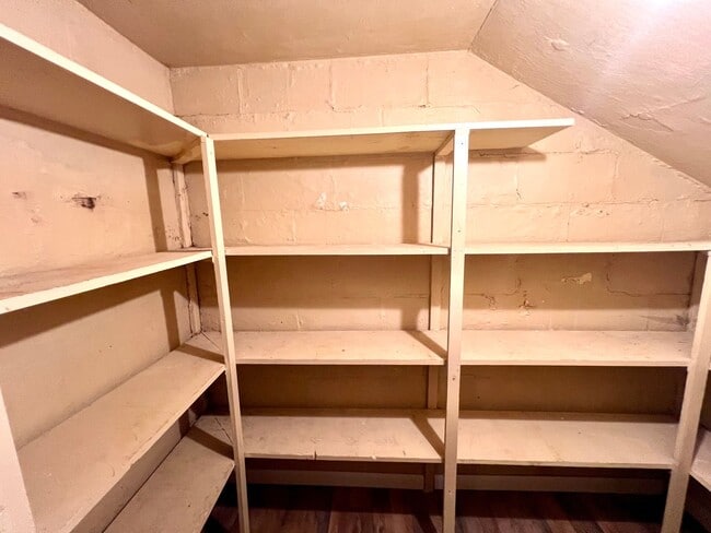 Building Photo - Pittsburgh - 3 Bedroom 1.5 Bathroom - Stunning Home