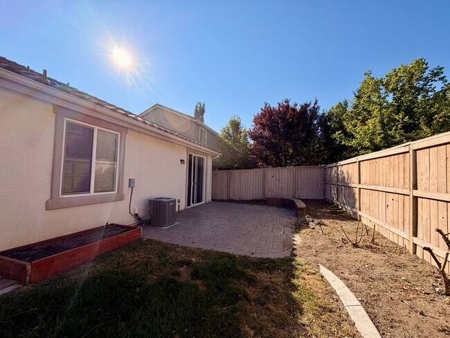 Building Photo - 10787 Grayslake Dr
