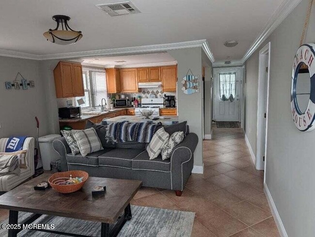 Building Photo - 217 Blaine Ave