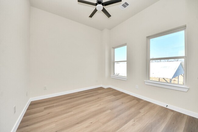 Building Photo - 8025 Peachtree St