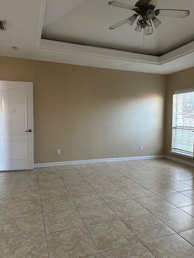 Building Photo - 4007 Zuley St