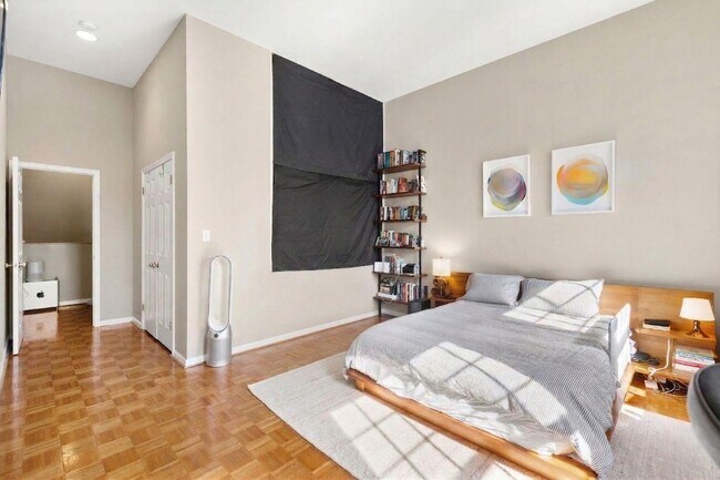 Building Photo - 222 Clinton St