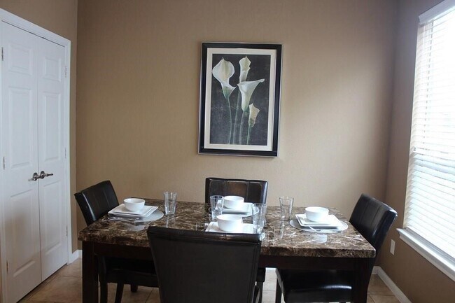 Building Photo - 111 S Rocky Point Cir