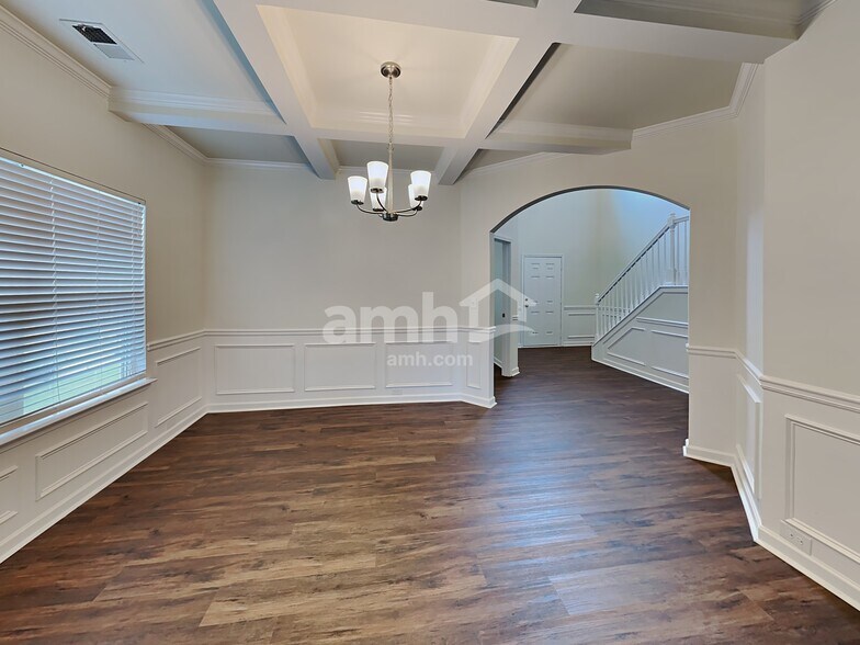 Building Photo - 1157 Paramount Dr
