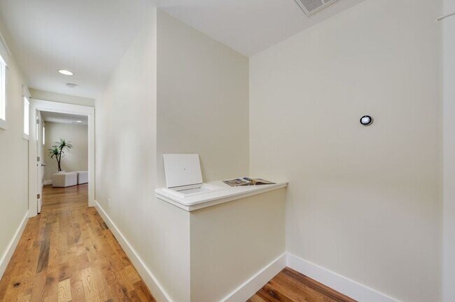 Building Photo - 1332 Lischey Ave