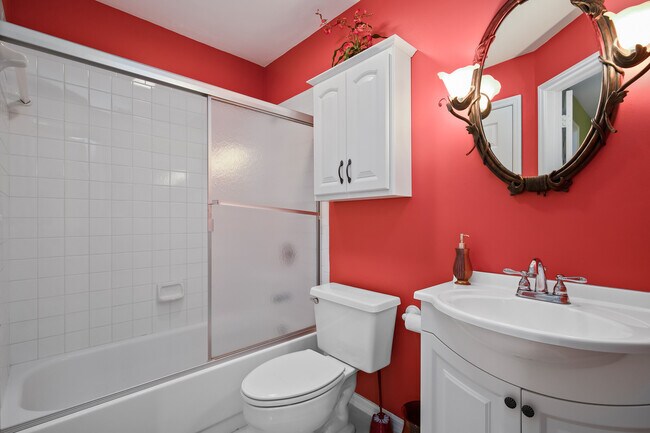 Building Photo - Mainsail III - 2 bedroom 2 bath furnished -ANNUAL RENTAL $1875-Available NOW