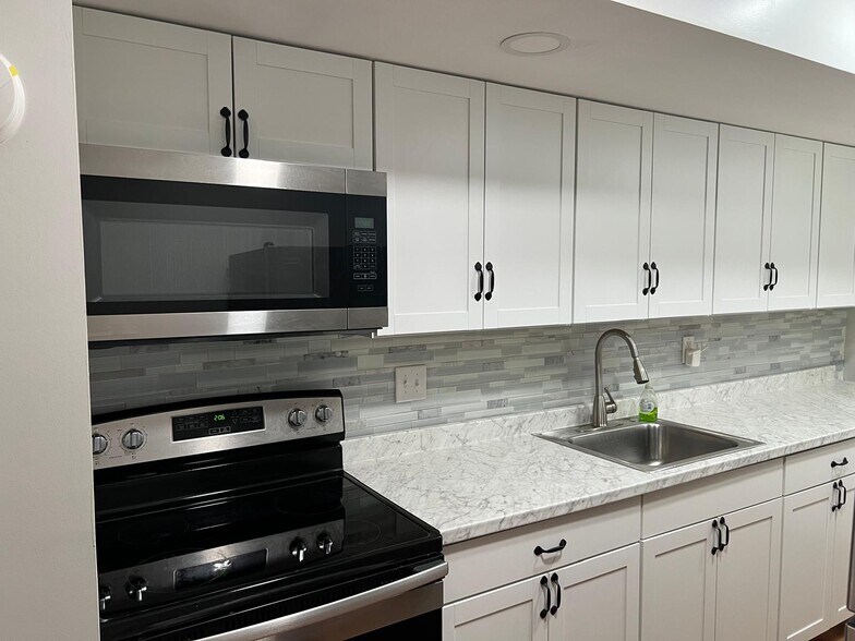 Building Photo - 1692 Central Ave