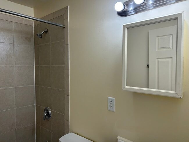 Building Photo - 301X Dupont Ave