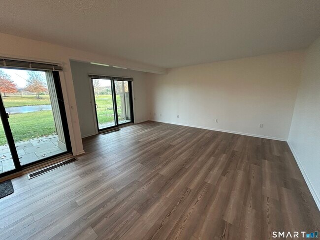 Building Photo - 419 Heritage Vlg