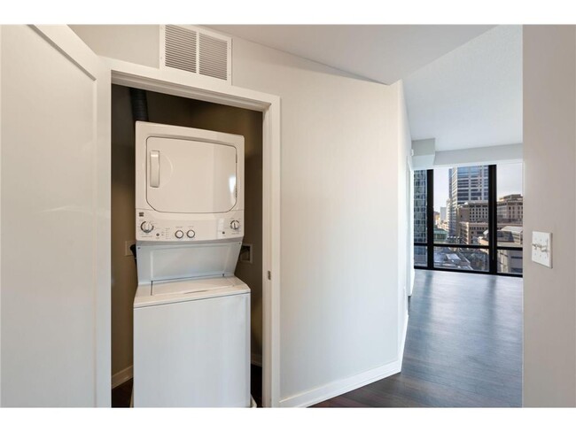 Building Photo - 497 S Marquette Ave
