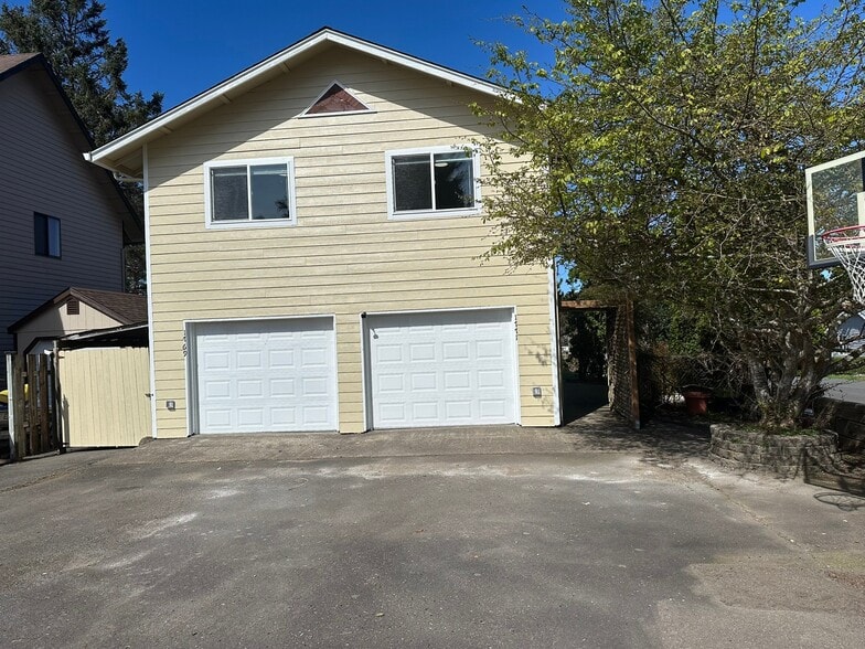 Building Photo - 1769 NE 19th St