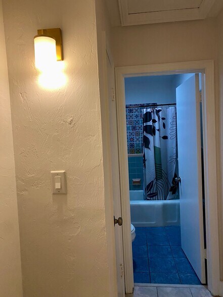 Building Photo - 251 Mateo Way NE