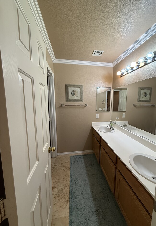 Building Photo - 2416 Brockton Way