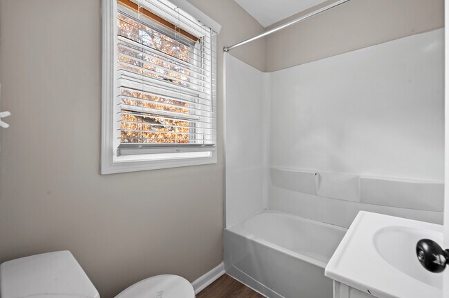 Building Photo - 1236 Underwood Ave SE